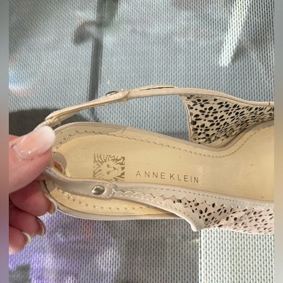 Anne Klein Cream Sling Back Peep-Toe Pumps size 6 - Picture 5 of 10